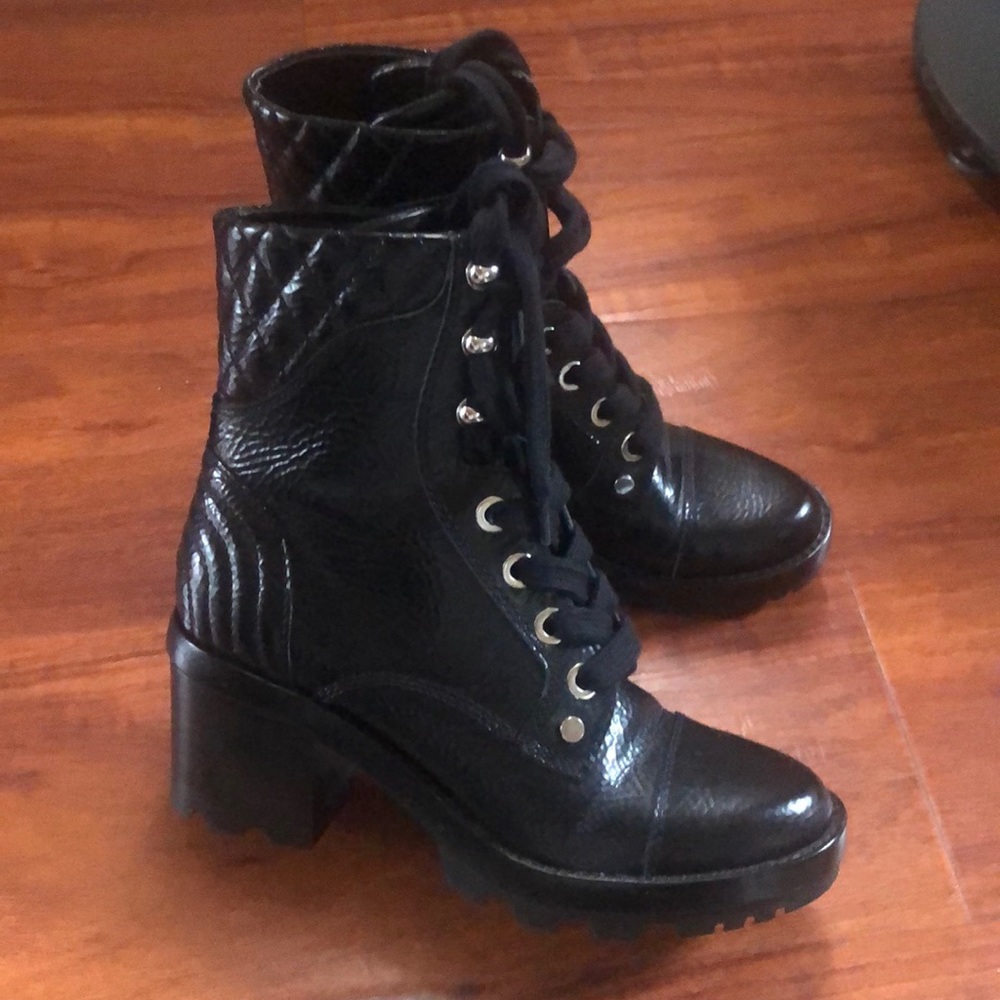 Marc Fisher 5.5 Lace Up Boots